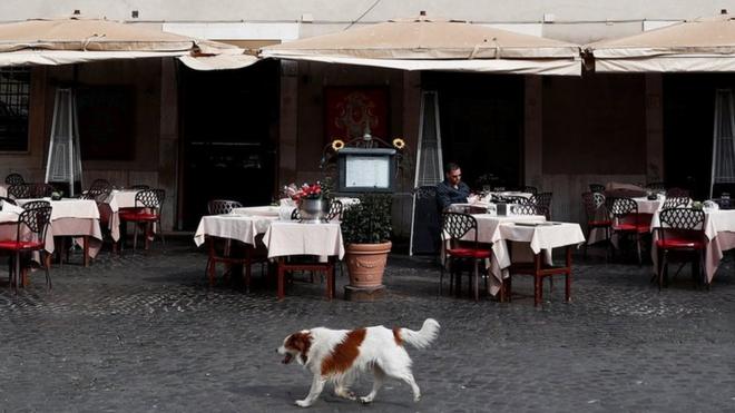 Itália proibiu pessoas próximas em restaurante