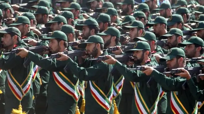 Стражи исламской революции на военном параде в Тегеране (22 сентября 2013)