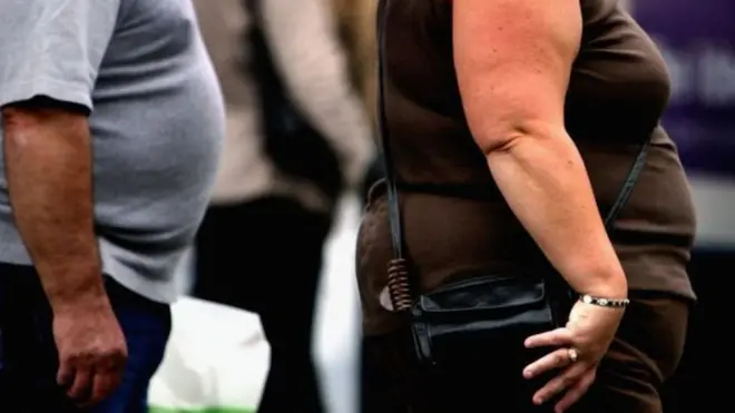 سيدة تعاني من السمنة