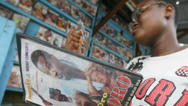 Nigerian entertainment do waka pass di country ro dey popular for world, e dey affect di young people wey dey dia?