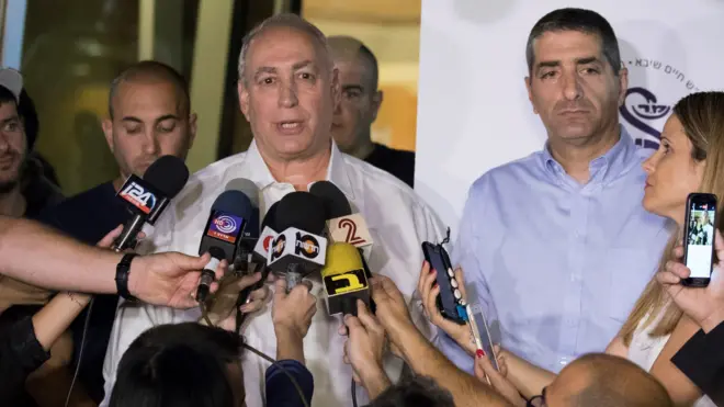 Shemi Peres deyib ki, onun ailəsi müəyyən qərar qəbul etməli olacaq.