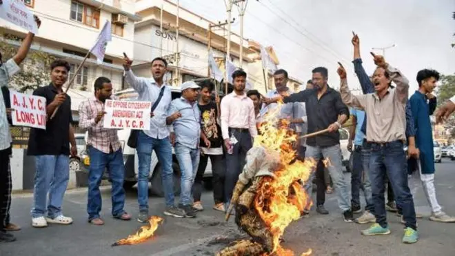সংশোধিত নাগরিকত্ব আইন চালু হওয়ার পরে মঙ্গলবারও বিক্ষোভ হয়েছে আসামে