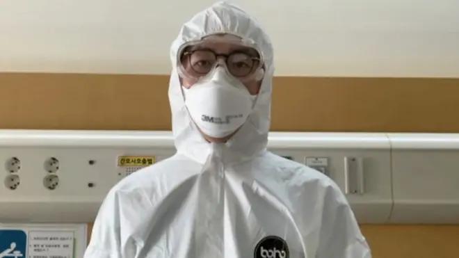 "الأمر أشبه بحرب"- ممرضون يصفون عملهم على الجبهة