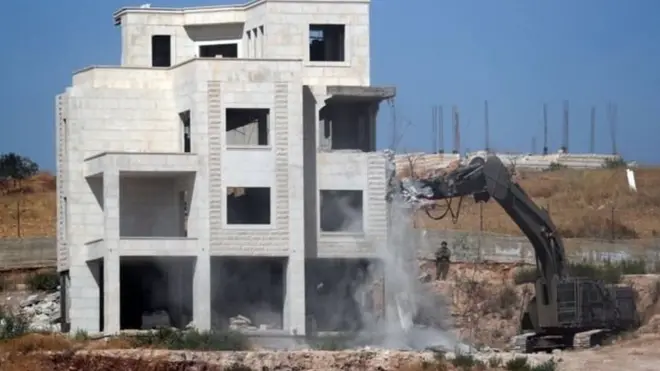 گھروں کو اسرائیل کی سپریم کورٹ کے حکم مسمار کیا جا رہا ہے