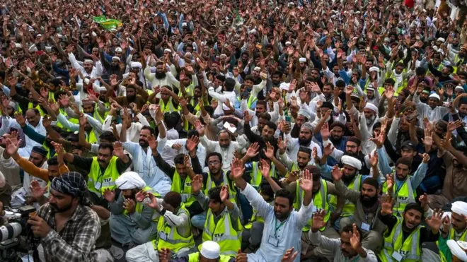 مظاهرات غاضبة احتجاجا على إعادة نشر الرسوم "المسيئة" جرت في مدينة لاهور الباكستانية أمس الجمعة