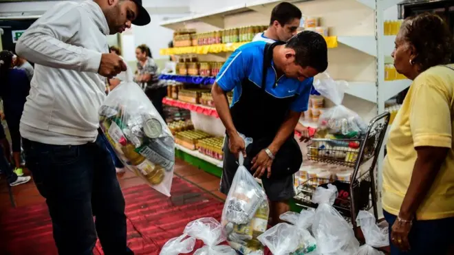 Las despensas empaquetadas en México tenían como destino el Comité Local de Abastecimiento y Producción venezolano.