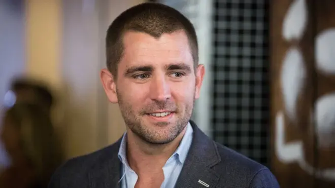 كان كوكس أحد أطول التنفيذيين خدمة في فيسبوك وكان مقربا من رئيسها زوكربيرغ