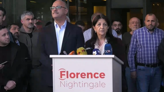 Pervin Buldan İmralı ziyareti sonrasında Sırrı Süreyya Önder'in yoğun bakımda olduğu hastane önünden açıklama yaptı, yanında Öcalan'ın avukatı