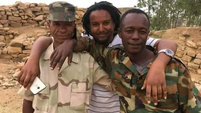 ምስ ወታሃድራት ኤርትራን (ጸጋም) ወታሃደር ኢትዮጵያን (የማን)