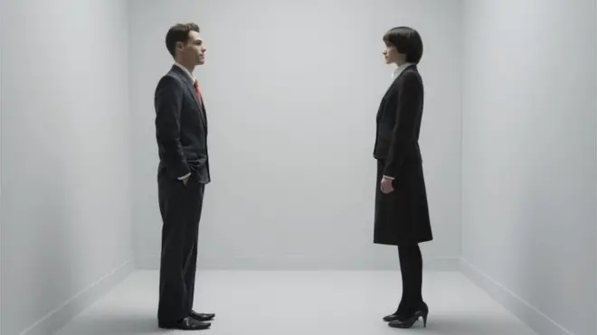 战争导致女性放弃了传统的繁琐而选择了更加方便简洁的新着装