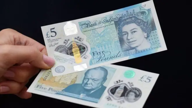 پانچ پاؤنڈ کے نوٹ کے آنے کے بعد سے اس میں شامل چربی کے خاتمے کی پٹیشن پر 120000 دستخط کیے جا چکے ہیں