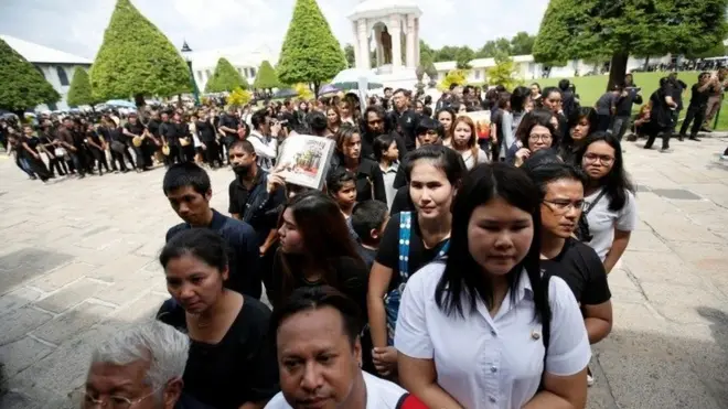Mourners at the Grand Palace in Bangkok to pay their respects to the king who died on Thursday, 15 October 2016