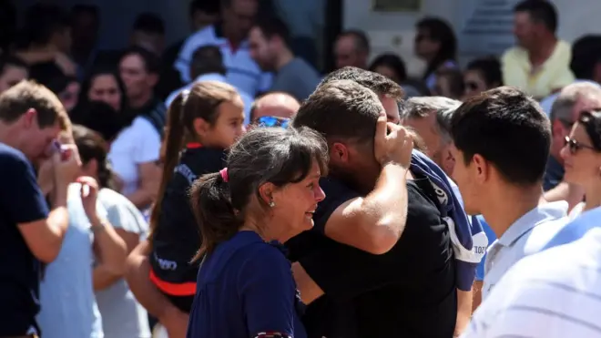 Hubo mucha emoción y cariño en la despedida al futbolista Emiliano Sala, de 28 años.