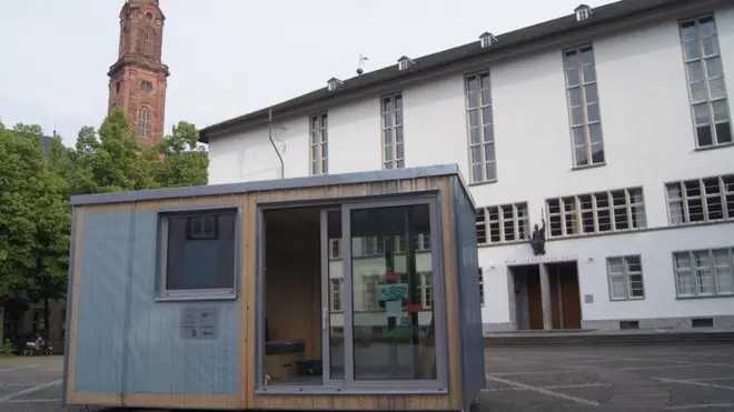 Untuk menanggulangi harga sewa tempat tinggal yang melangit, sekelompok mahasiswa Jerman membangun asrama mereka secara swadaya.