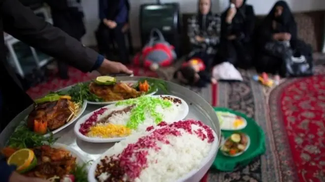 Bazarlıqdan tutmuş, sövdələşmələrədək hər yerdə, sosial təmaslarda hamı təərrüf deyilən qaydalarla davranır