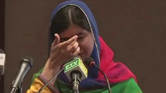 ملالہ کی آنکھوں میں آنسو