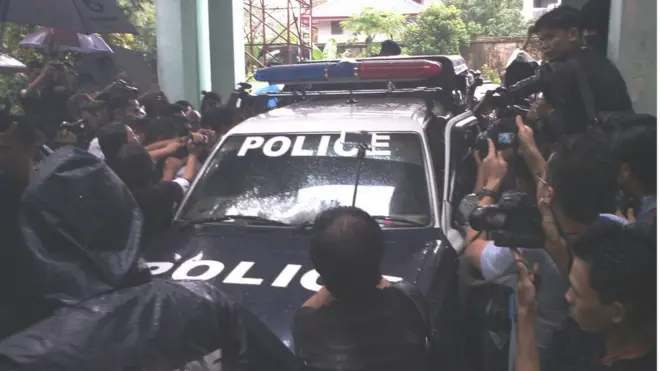 ဦးကျော်မင်းဆွေနဲ့ ဗြိတိသျှကိုကိုမောင်တို့ကို ဗဟန်းတရားရုံးမှာ ရုံးထုတ်ပြီး ရမန်ထပ်ယူ