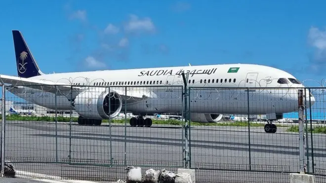 Tổng thống Sri Lanka Gotabaya Rajapaksa đã rời Maldives trên một chuyến bay của hãng hàng không Ả Rập Saudi đến Singapore.
