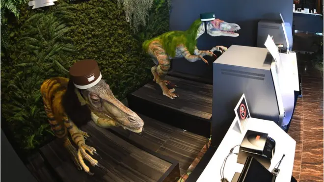 Les dinosaures réceptionnistes du Henn na