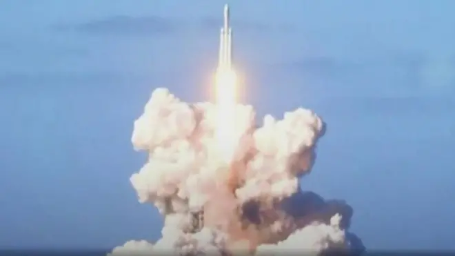 الصاروخ يمكنه حمل زنة خمس حافلات ذات طابقين