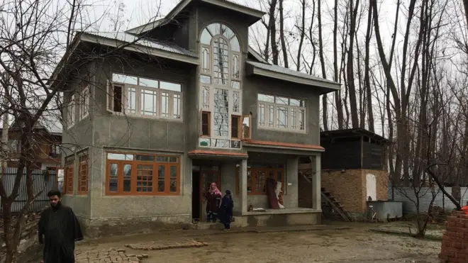 سرینگر میں عادل ڈار کا گھر