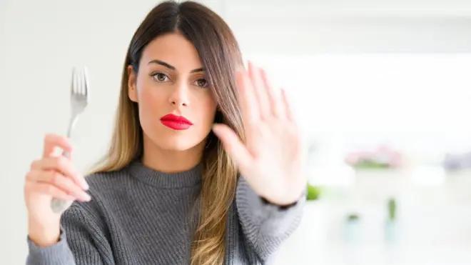 La dieta pegana prohíbe o limita altamente algunos grupos alimenticios considerados básicos para la mayoría de nutricionistas.