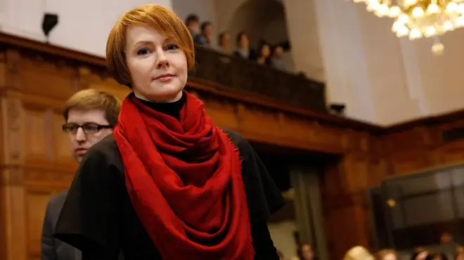 Делегація України на слуханнях очолює заступниця голови МЗС Олена Зеркаль. Вона ж очолювала делегацію на засіданні Трибуналу ООН з морського права, який наказав Росії звільнити українських моряків.