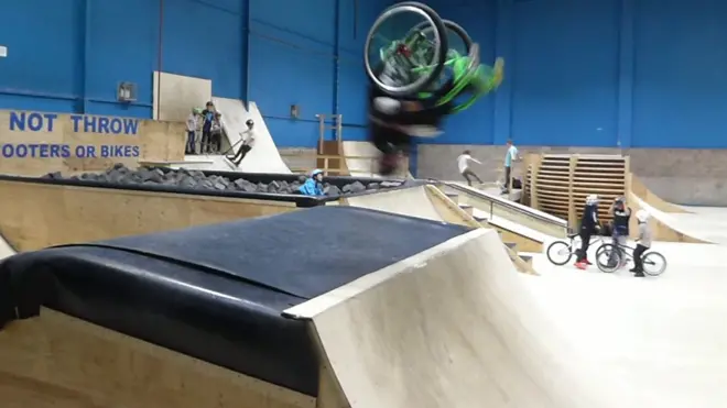 Сальто спиной на коляске