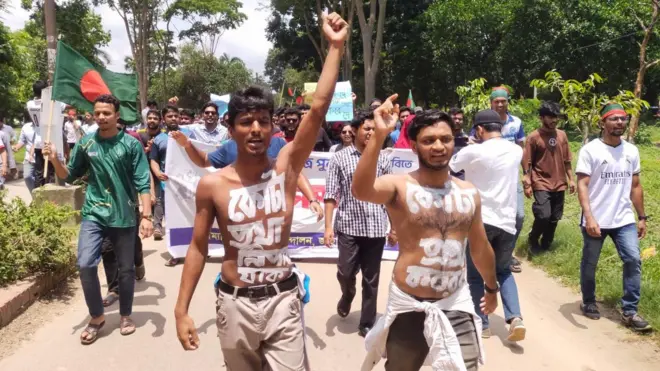 গত দোসরা জুলাই থেকে টানা আন্দোলনে শিক্ষার্থীরা