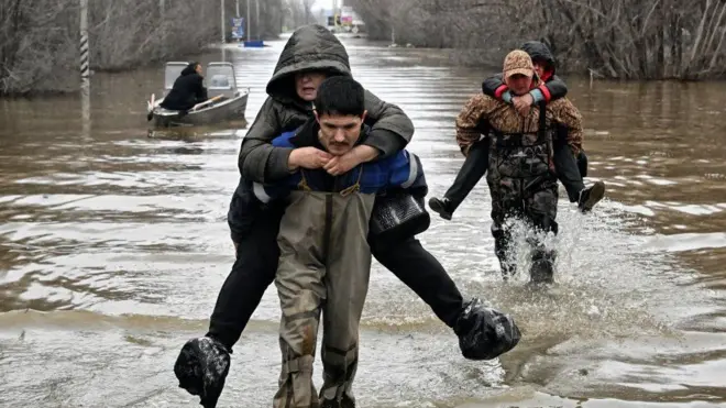 مردم سیل زده قزاقستان