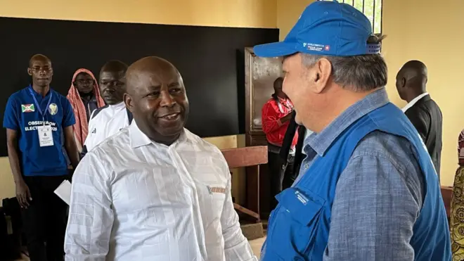 Umukuru w'igihuguahagararanye n'indorerezi yaturutse muri Suisse yatoreye mu ntara ya Gitega