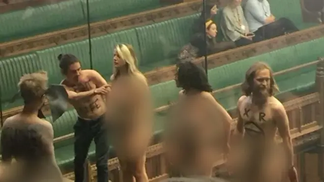 ناشطون ضد التغير المناخي يقاطعون جلسة للبرلمان البريطاني