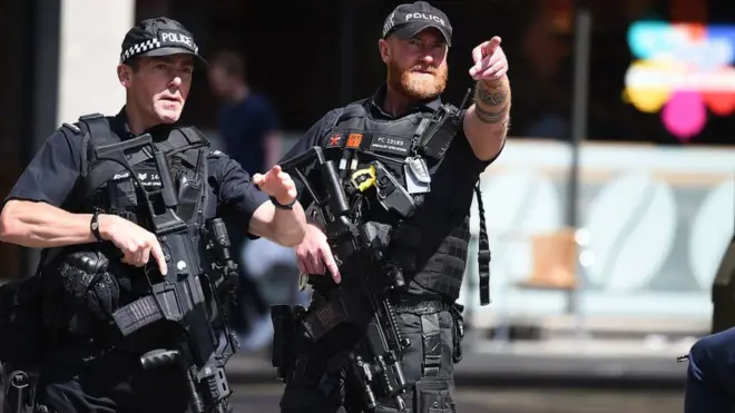 Британская полиция сейчас несет службу в усиленном режиме