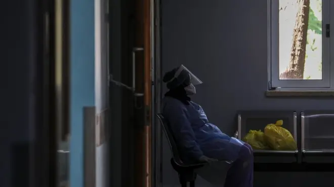 ممرضة في أحدى مستشفيات غزة