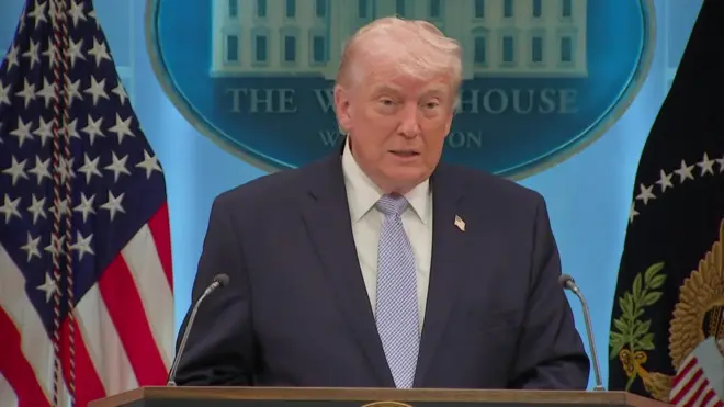 ထရမ့်ရဲ့ ဟော်မုဇ်ပြန်ဖွင့်ဖို့ ရာဇသံ အချိန်ပြည့်လုနီး