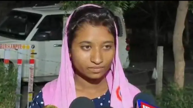 हत्येच्या आरोपाखाली वडील आणि भावाला तुरुंगात टाकलं, तरुणी जिवंत बुलढाणा पोलिसांसमोर हजर झाली