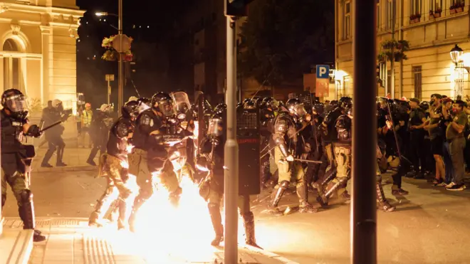 Sukobi Žandarmerije i demonstranata kod Višeg suda u Valjevu