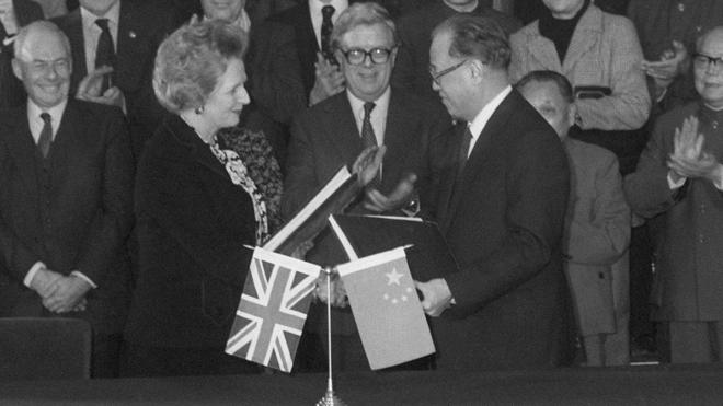 英国首相撒切尔夫人与中国总理赵紫阳签署中英联合声明