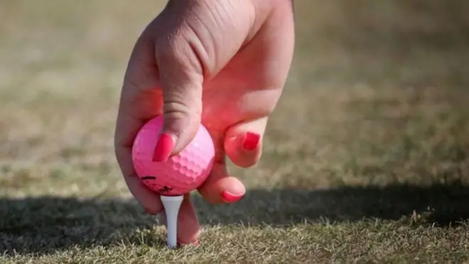 Гольфістка з Шотландії Карлі Бут, як представник свого покоління, вибирає рожевий