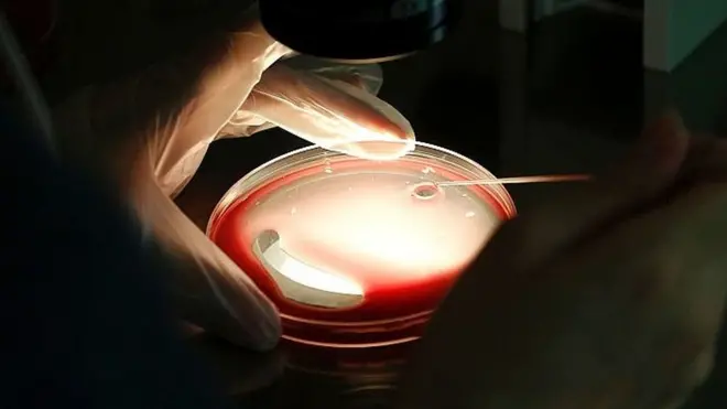 La falta de regulación en México sobre las técnicas de reproducción asistida hicieron posible el nacimiento de un bebé, que ahora tiene cinco meses, gracias a un nuevo y polémico método.