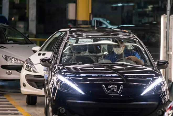 پژوی ۲۰۷ تولید کارخانه ایران خودرو (عکس از مرتضی نیکوبذل)