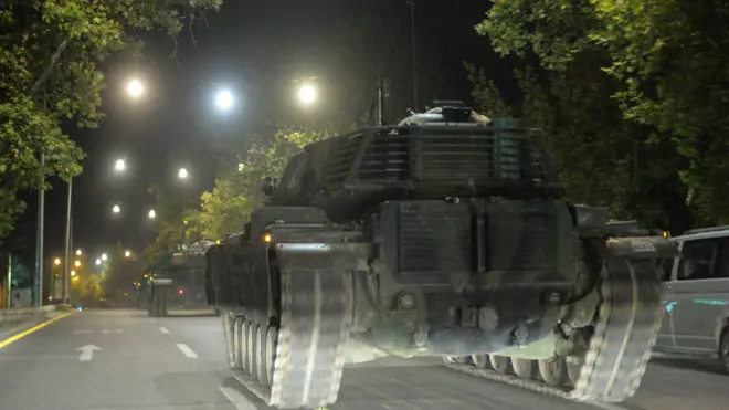 Darbe girişimi: Ankara'da silah sesleri