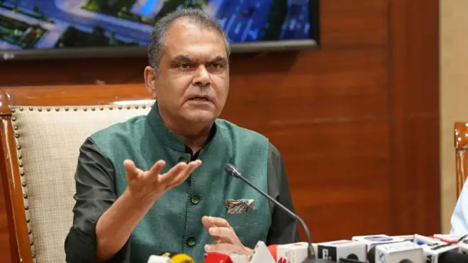 ਮੀਡੀਆ ਨਾਲ ਗੱਲਬਾਤ ਕਰਦਿਆਂ ਮੰਤਰੀ ਦੀ ਪੁਰਾਣੀ ਤਸਵੀਰ 