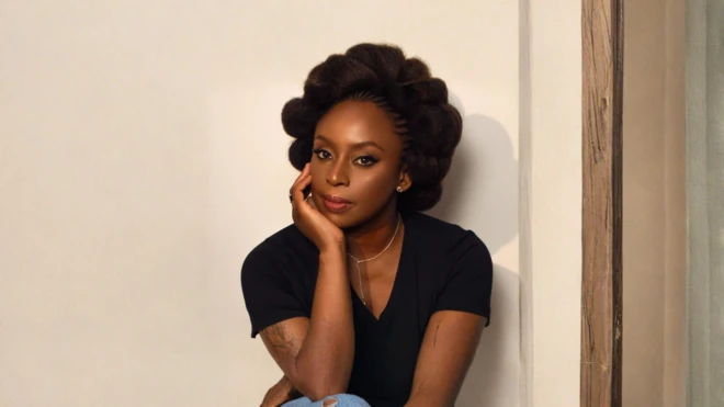 Chimamanda Adichie bụ odeakwụkwọ a maama.