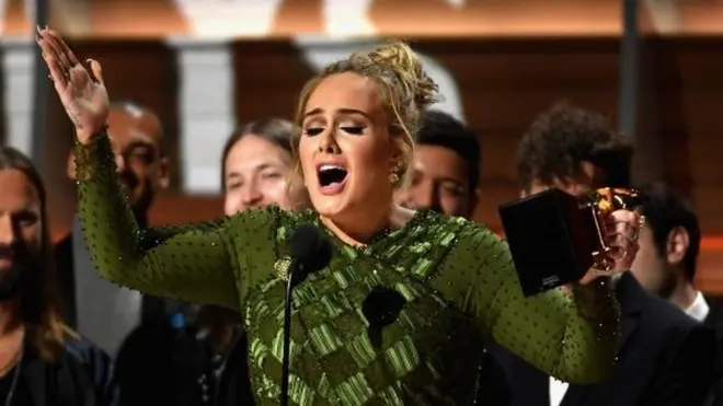 Adele fue la gran ganadora de la noche de los Grammy.