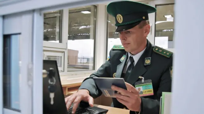 По данным украинского МИД, в 2015 году в Россию въехало более 4 млн граждан Украины