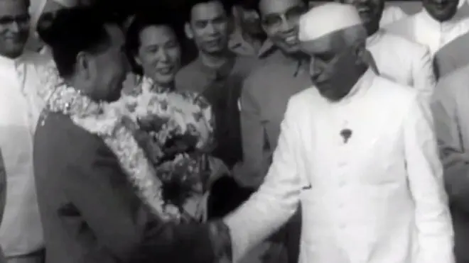 చైనా ప్రధానితో భారత ప్రధాని నెహ్రూ