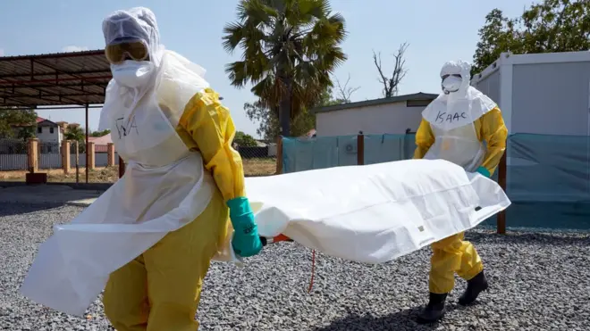 Dokto dey carry ebola victim