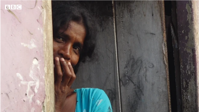 శ్రీలంకలోని జాఫ్నాలో నేటికీ కుల వివక్ష కనిపిస్తూనే ఉంది. చిన్న కులాలుగా పేర్కొనే వర్గాలకు చెందినవారు ఇప్పటికీ కొన్ని ప్రత్యేక వృత్తులకే పరిమితమవుతున్నారు.