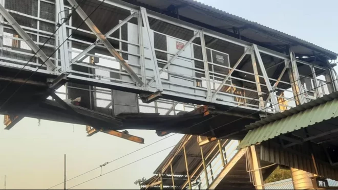 కూలిన రైల్వే వంతెన